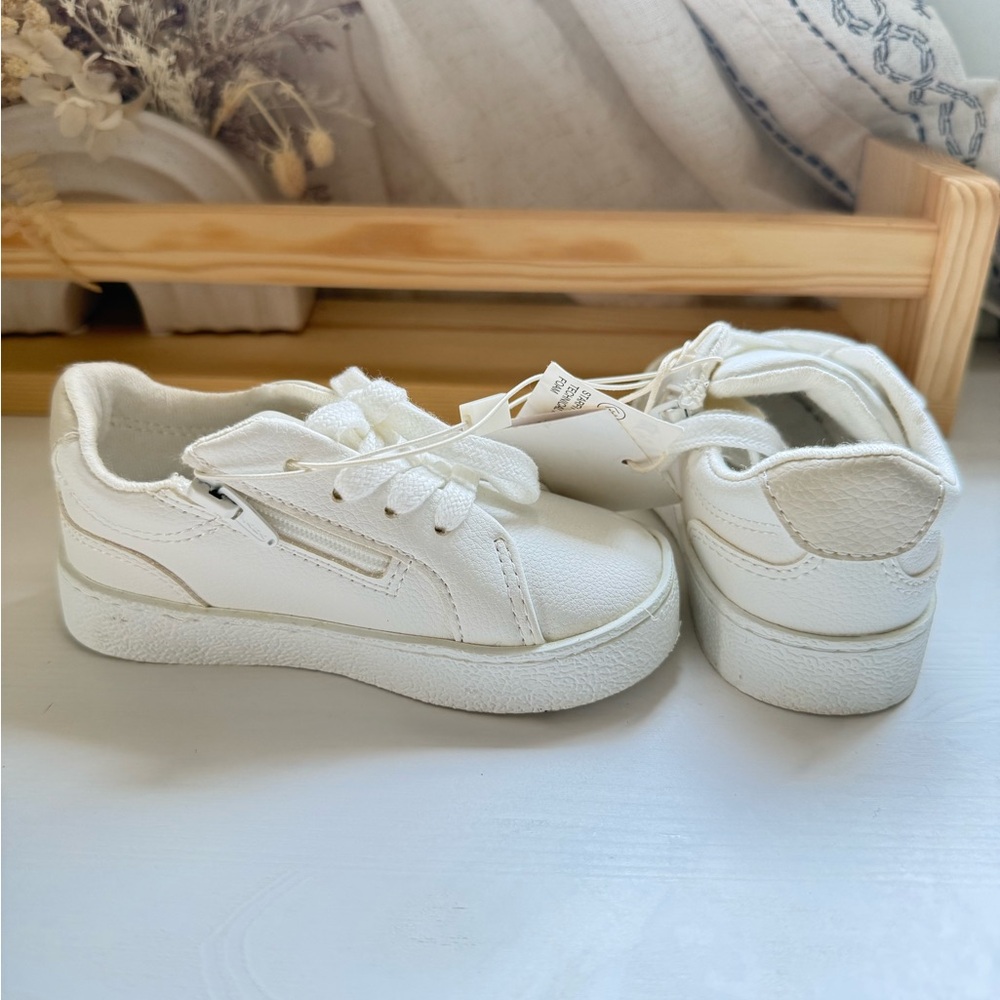 Zara White Kids Sneakers with Lace-Up Design - Picture 6 of 7